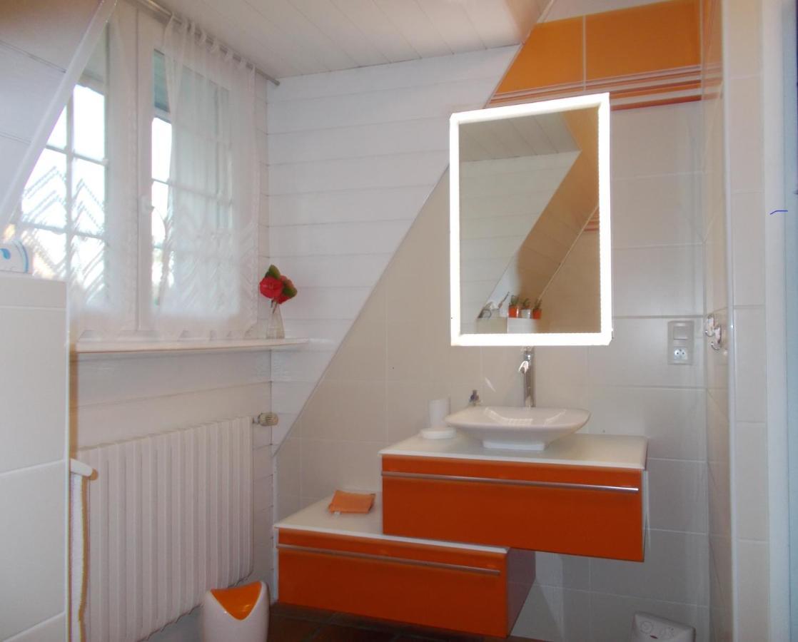 Les Ajoncs Bed and Breakfast Plougrescant Exteriör bild