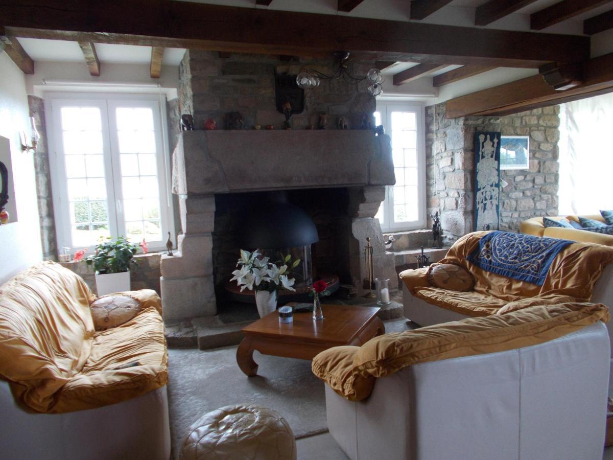 Les Ajoncs Bed and Breakfast Plougrescant Exteriör bild